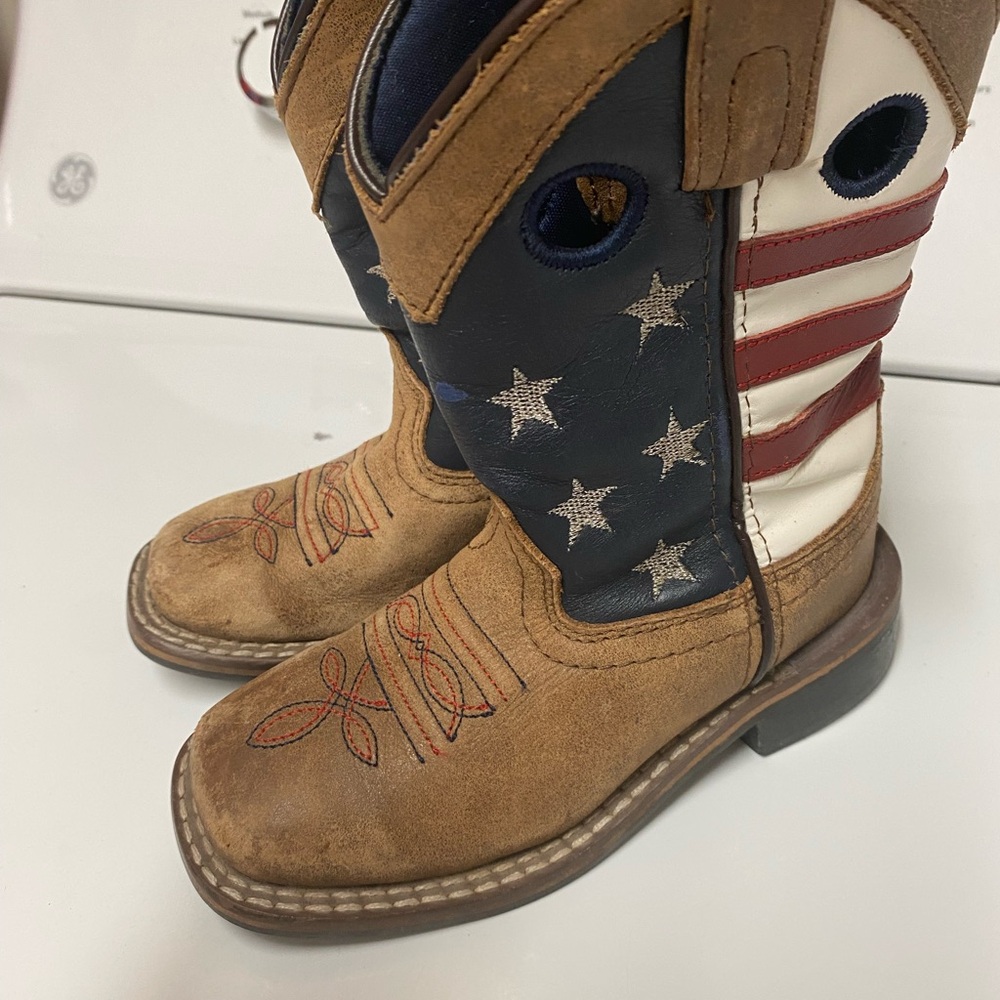 Boys Cody James cowboy boots size 9